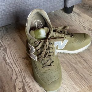 New balance sneakers women’s 10, men’s 8.5